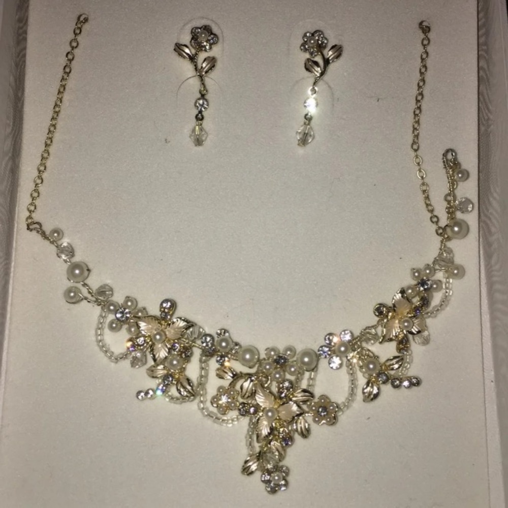 Necklace and Earring set